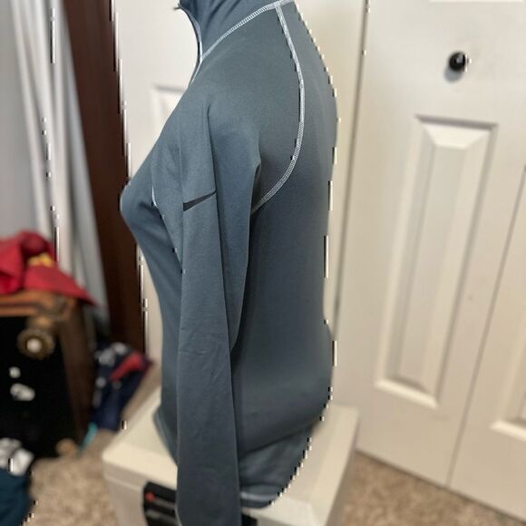 Nike Pro Women’s Medium Half ZIP Gray Pullover - Picture 4 of 5